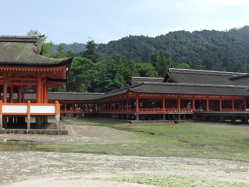 干潮時の厳島神社