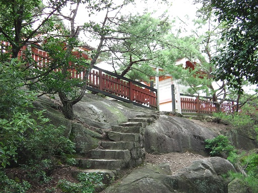 御山神社の周りの柵